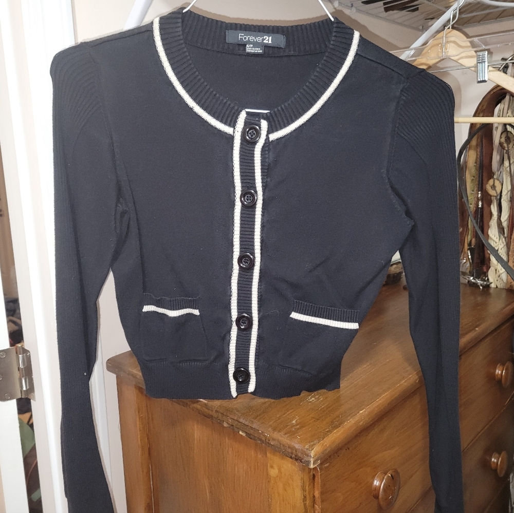 Cardigan - Picture 2 of 4